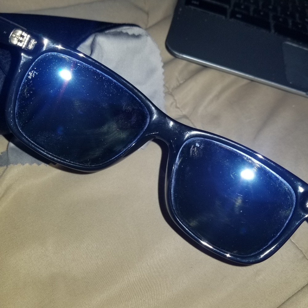 RayBans with case - Picture 3 of 7